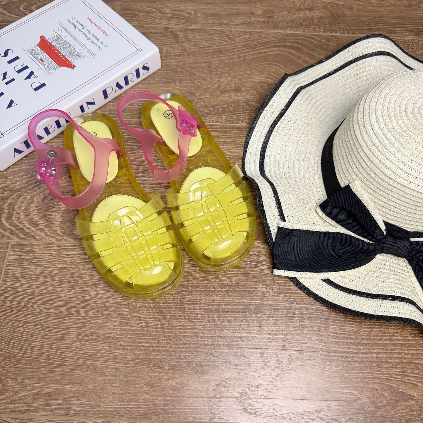 Women's Fashion Hollowed-out Beach Flat Sandals