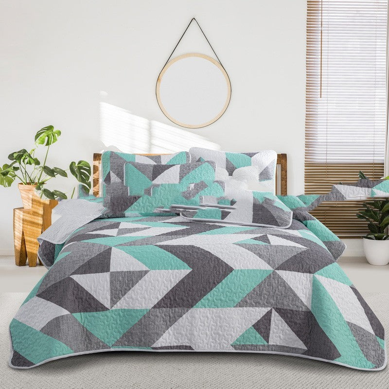 Elegant quilted bedspread for bedroom décor