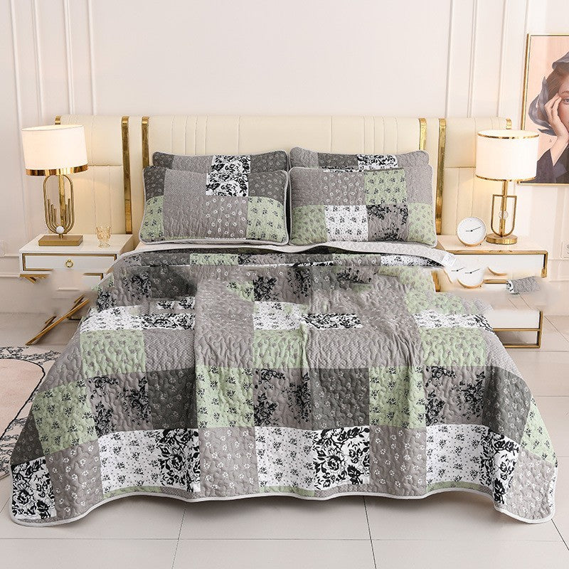 Easy-care quilted bedspread for everyday use