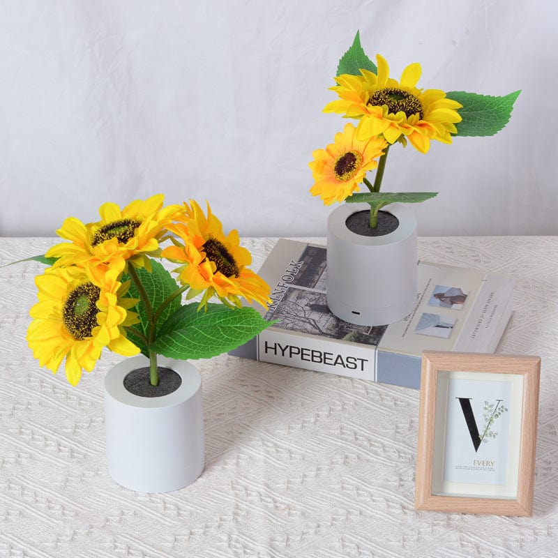 Rechargeable Sunflower Table Lamp – LED Night Light for Bedroom & Desk Decor 🌻