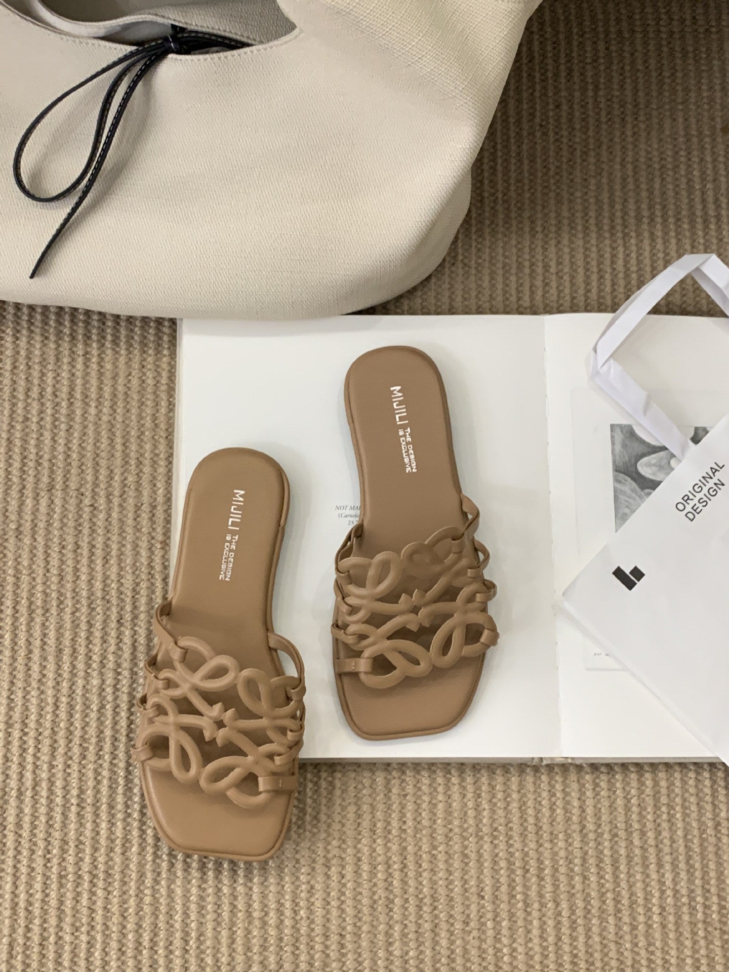 Summer Roman Style Hollow-out Slippers Flat All-match Vacation Style Beach Slippers Women